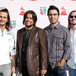 Oficina G3 in The 10th Annual Latin GRAMMY Awards - Arrivals