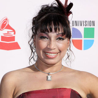 Vicky Shell in The 10th Annual Latin GRAMMY Awards - Arrivals