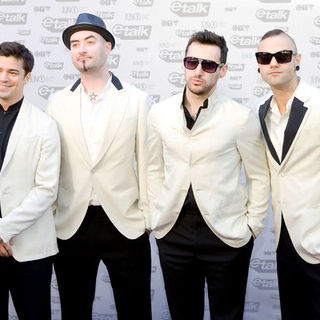 Hedley in The 2009 Juno Awards Red Carpet Arrivals