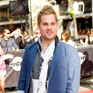 Theo Tams in 2009 MuchMusic Video Awards - Red Carpet Arrivals