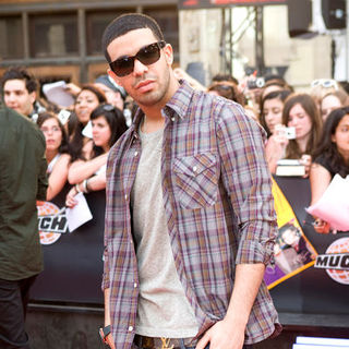 Drake in 2009 MuchMusic Video Awards - Red Carpet Arrivals