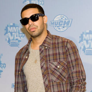 Drake in 2009 MuchMusic Video Awards - Press Room