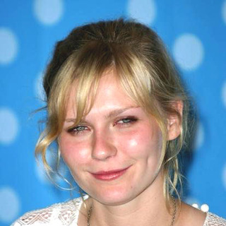 Kirsten Dunst in 2003 MTV Movie Awards - Press Room