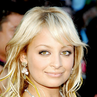 Nicole Richie in 2004 Teen Choice Awards - Arrivals