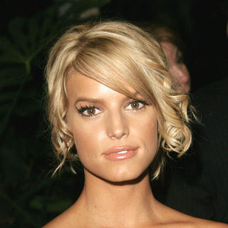 Jessica Simpson in Clive Davis' 2005 Pre-GRAMMY Awards Party - Arrivals