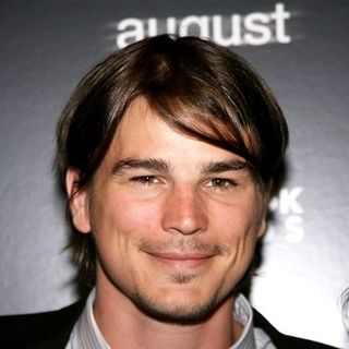 Josh Hartnett in The Cinema Society Hosted a Special Screening of "August" - Arrivals