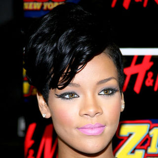 Rihanna in Z100's Jingle Ball 2008 - Press Room