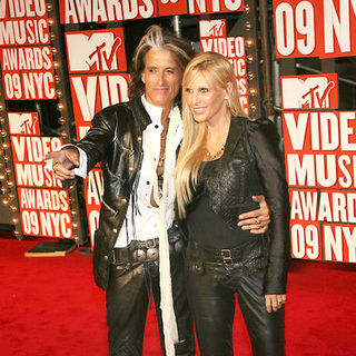 Joe Perry, Billie Perry in 2009 MTV Video Music Awards - Arrivals