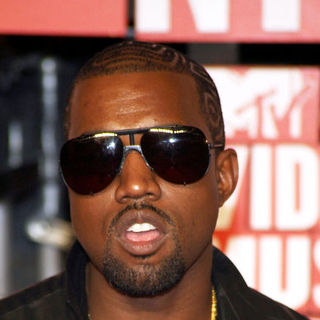 Kanye West in 2009 MTV Video Music Awards - Arrivals