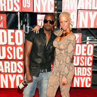 Kanye West, Amber Rose in 2009 MTV Video Music Awards - Arrivals