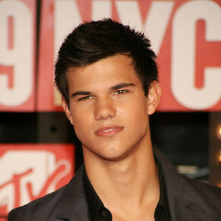 Taylor Lautner in 2009 MTV Video Music Awards - Arrivals