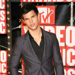 Taylor Lautner in 2009 MTV Video Music Awards - Arrivals