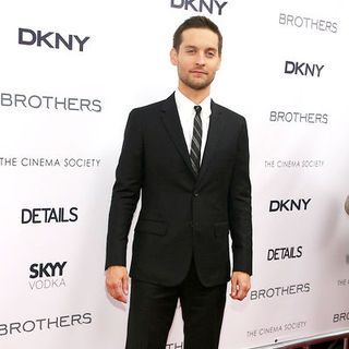 Tobey Maguire in The Cinema Society with Details & DKNY Men Hosted the New York Premiere of "Brothers" - Arrivals