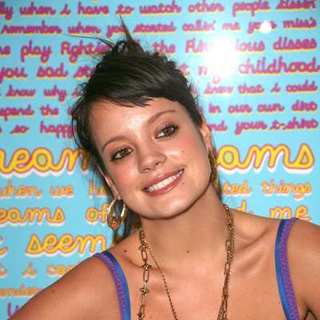 Lily Allen Signing at the Last Christmas I Gave You My Art store in Earlham Street