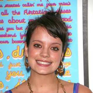 Lily Allen Signing at the Last Christmas I Gave You My Art store in Earlham Street