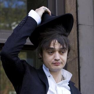 Pete Doherty leaving the Thames Magistrates Court after a review hearing on April 18, 2007