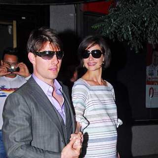 Tom Cruise, Katie Holmes in David Beckham and Victoria Beckham Dine With Tom Cruise and Katie Holmes In Spain