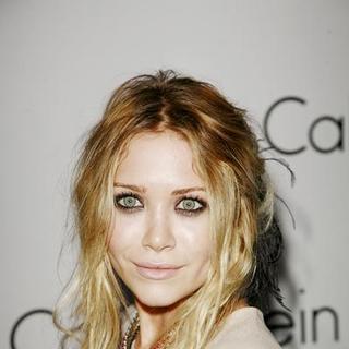 Mary-Kate Olsen in Martin Creed and Calvin Klein Spring/Summer 08 - Party Arrivals