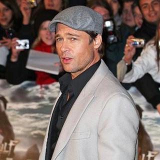 Brad Pitt in "Beowolf" London Premiere - Arrivals