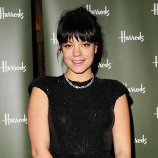 Lily Allen in Harrods Winter Sale Opening - December 28, 2007