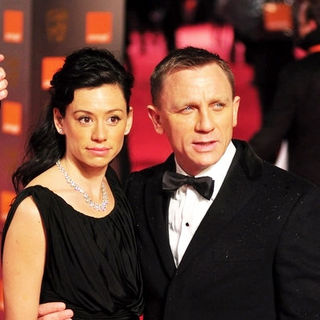 Daniel Craig, Satsuki Mitchell in 2009 Orange British Academy of Film and Television Arts (BAFTA) Awards - Arrivals