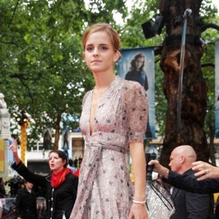 Emma Watson in "Harry Potter and the Half-Blood Prince" World Premiere - Arrivals