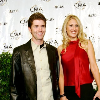 Josh Turner, Jennifer Ford in 38th Annual Country Music Awards Arrivals