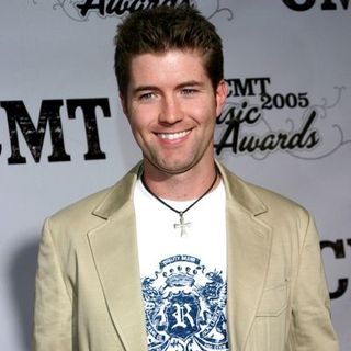 Josh Turner in 2005 CMT Music Awards