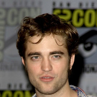 Robert Pattinson in "New Moon" Press Conference