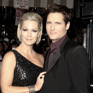 Jennie Garth, Peter Facinelli in "The Twilight Saga's New Moon" Los Angeles Premiere- Arrivals