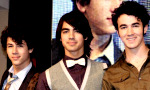 Jonas Brothers, Taylor Swift ring in at Time Square.