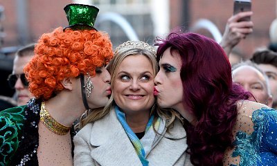 Amy Poehler Kissed by Men in Drag During Hasty Pudding's Woman of the Year Parade