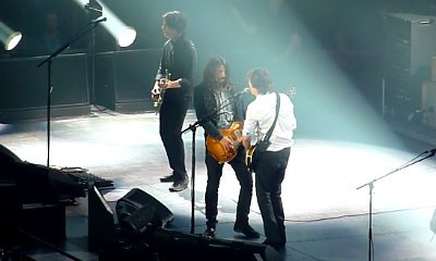 Video: Paul McCartney Joined by Dave Grohl to Perform Beatles' Classic at London Show