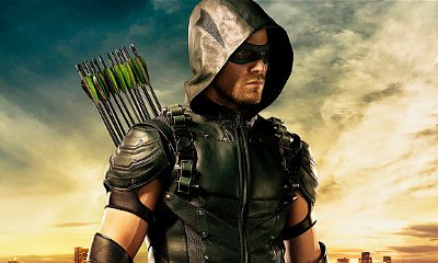 Comic-Con: Stephen Amell Shows Off New 'Arrow' Costume for Season 4