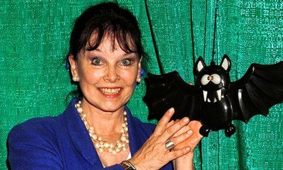 Yvonne Craig, TV's Original Batgirl, Dies of Cancer
