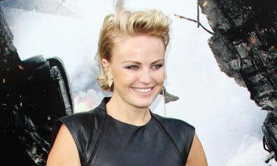 Malin Akerman Suffers From Food Poisoning at New York Comic-Con