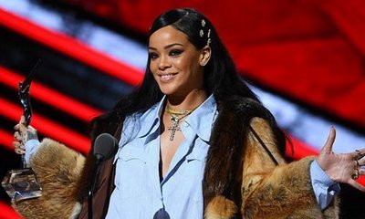 Rihanna Accepts Black Girls Rock! 2016 Award in Tears