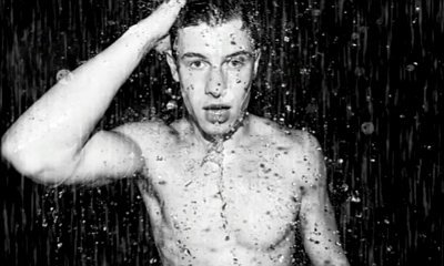 shawn-mendes-gets-wet-and-shirtless-for-