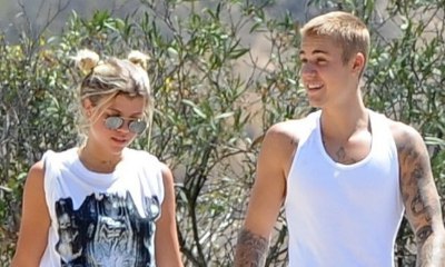 AnnaLynne McCord Smacks a Kiss on Sister's Lips