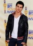 Taylor Lautner Hitting 2009 MTV Movie Awards' Red Carpet