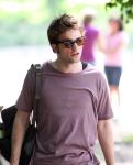 Robert Pattinson Avoids Being Seen by Paparazzi and Curious People