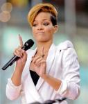 Video: Rihanna Performs on 'Good Morning America'