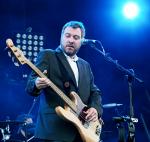 Doves' Jimi Goodwin Threatens to Beat Up Unruly Crowd on Stage