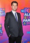 Joshua Jackson Considers Coming to 'Vampire Diaries'