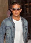 Robbie Williams Wants to Purchase New Mansion in Britain