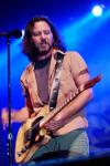 Pearl Jam's Frontman Weds Longtime Girlfriend in Hawaii