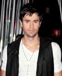 Enrique Iglesias Denies Breaking Up With Anna Kournikova