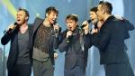 Robbie Williams Has Emotional Take That Returning Performance
