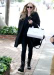 Pics: Amanda Seyfried Goes Shopping Make-Up Free