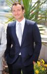 Jude Law to Discuss Home Plans With Neighbors